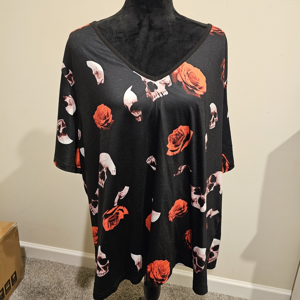 SHEIN Black and Red Skull And Rose Short Sleeve Top